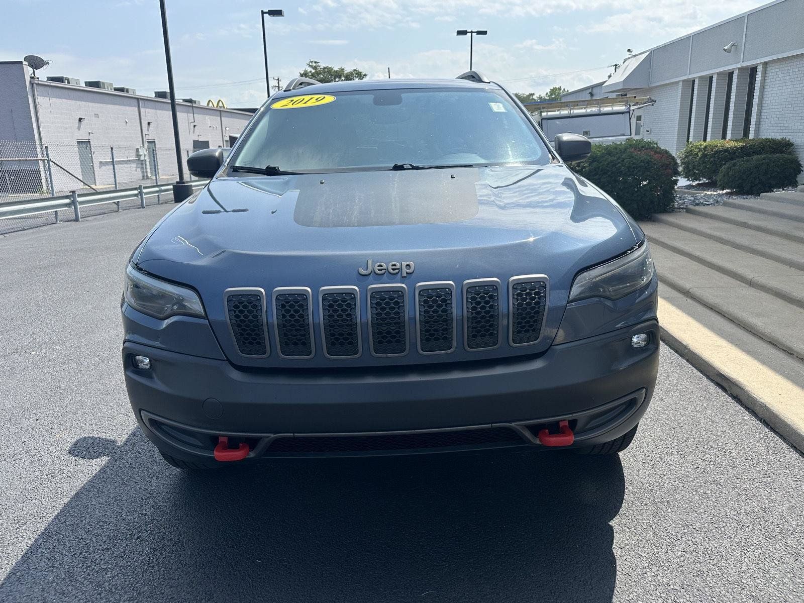 Used 2019 Jeep Cherokee Trailhawk w/ Comfort/Convenience Group AWD/4WD image 5