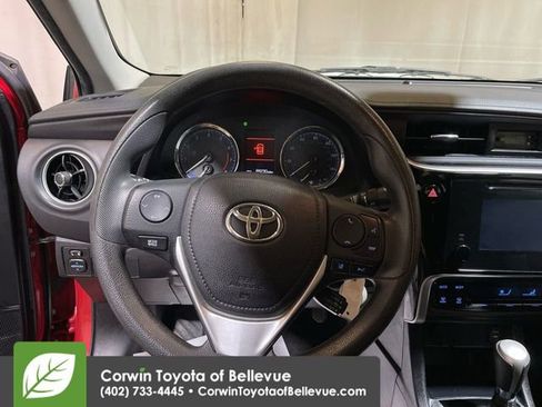 Used 2017 Toyota Corolla LE image 21