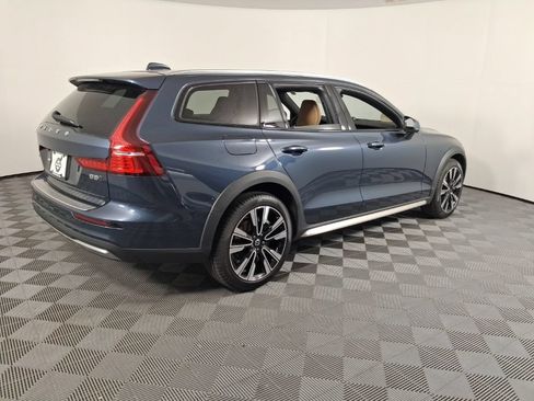 Used 2026 Volvo V60 B5 Cross Country Ultra w/ Climate Package AWD/4WD image 10