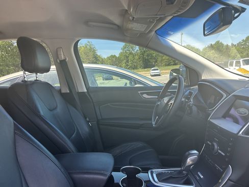 Used 2016 Ford Edge Titanium w/ Class II Trailer Tow Package FWD image 8