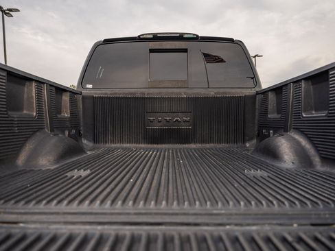 Used 2018 Nissan Titan SV w/ SV Convenience Package image 17