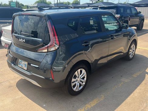 Used 2023 Kia Soul LX FWD image 6