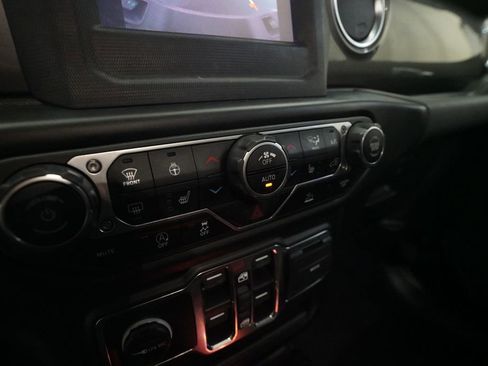 Used 2021 Jeep Gladiator Overland w/ Cold Weather Group image 20