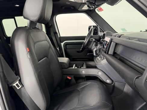 Used 2024 Land Rover Defender 130 X-Dynamic SE image 33