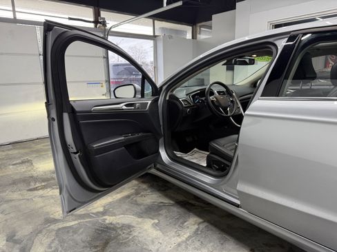 Used 2020 Ford Fusion SEL image 9