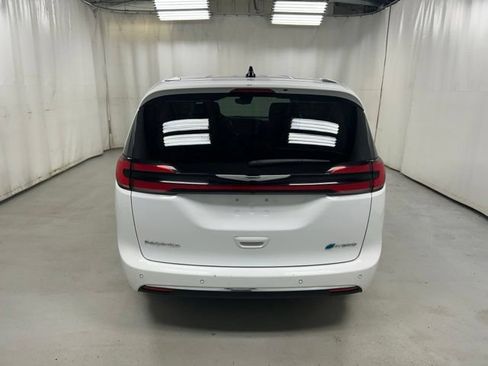 Used 2024 Chrysler Pacifica Limited FWD image 6