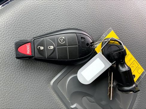 Used 2020 RAM 1500 Classic SLT w/ Luxury Group RWD image 14