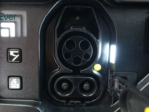 Used 2024 Kia EV9 Light Long Range RWD image 10