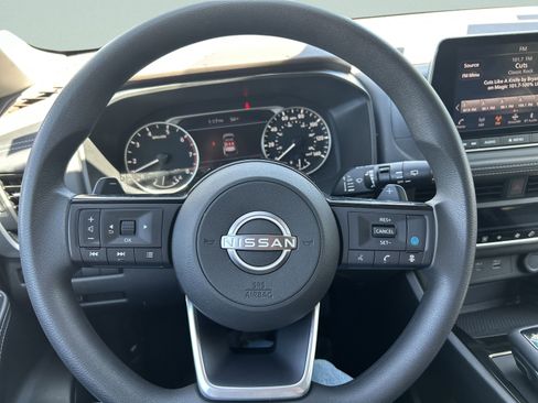 Used 2023 Nissan Rogue SV image 24