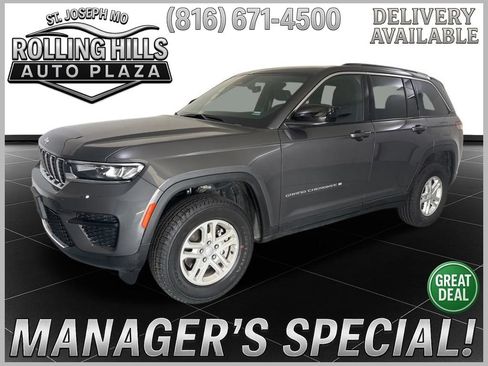 Used 2025 Jeep Grand Cherokee Laredo AWD/4WD image 1