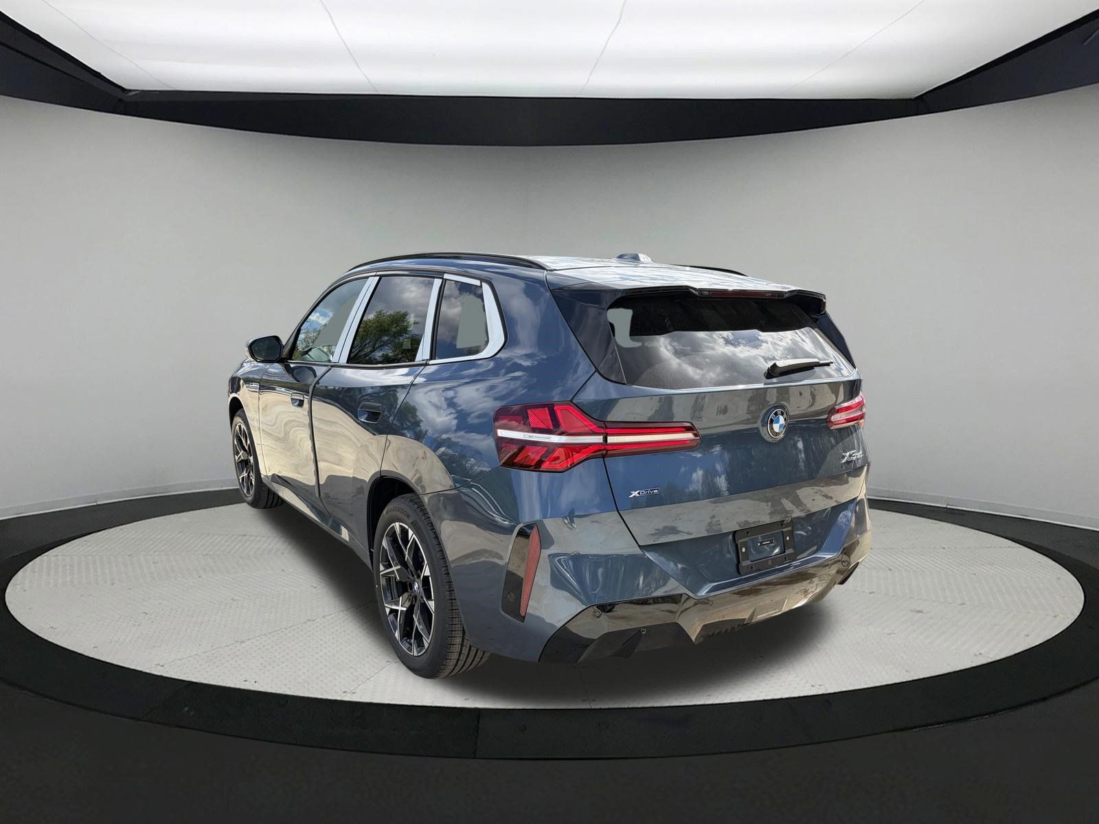 Used 2026 BMW X3 xDrive30i w/ Premium Package AWD/4WD image 4