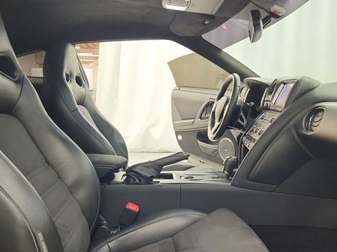 Used 2014 Nissan GT-R Premium image 24