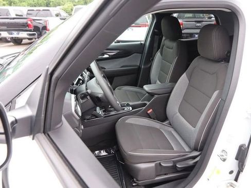 Used 2025 Chevrolet TrailBlazer LT AWD/4WD image 8
