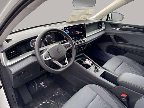 New 2025 Volkswagen Tiguan SE image 5