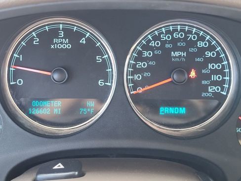 Used 2011 Chevrolet Suburban LS RWD image 9