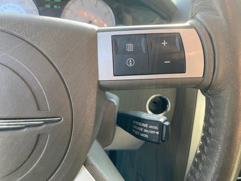 Used 2008 Chrysler 300 C w/ Protection Group II image 36