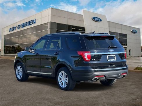Used 2018 Ford Explorer XLT w/ Equipment Group 202A image 3