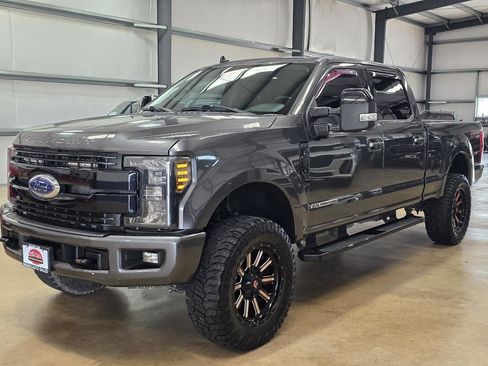 Used 2019 Ford F250 Lariat w/ Lariat Ultimate Package AWD/4WD image 1