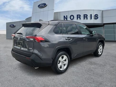 Used 2021 Toyota RAV4 XLE FWD image 4