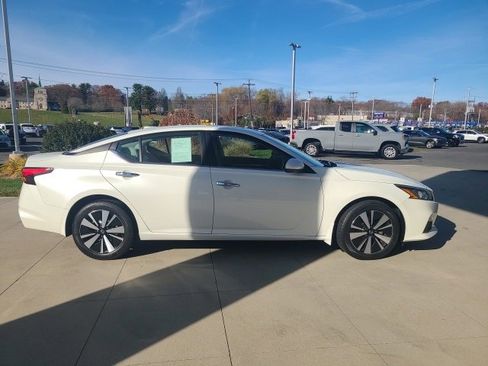 Used 2022 Nissan Altima 2.5 SV w/ SV Premium Package image 8