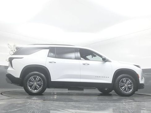 New 2026 Chevrolet Traverse LT w/ Driver Confidence Package FWD image 32