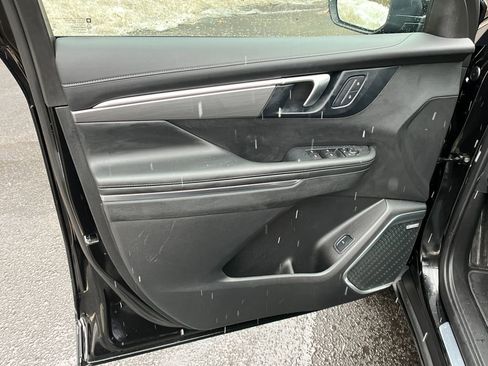 Used 2025 Buick Enclave Preferred image 11