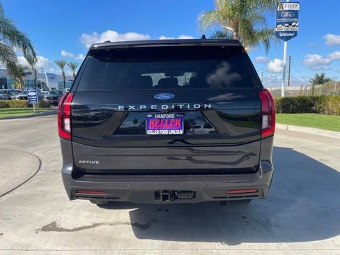 New 2025 Ford Expedition Active image 4
