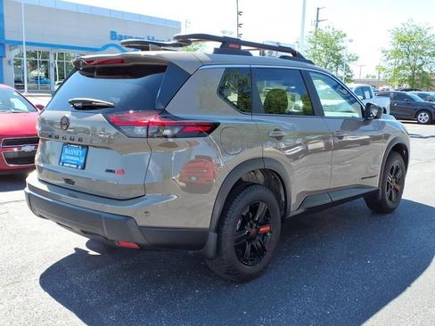 Used 2025 Nissan Rogue SV AWD/4WD image 9