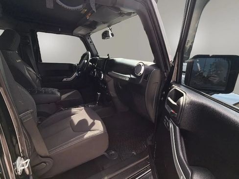 Used 2013 Jeep Wrangler Unlimited Sahara w/ Connectivity Group AWD/4WD image 18