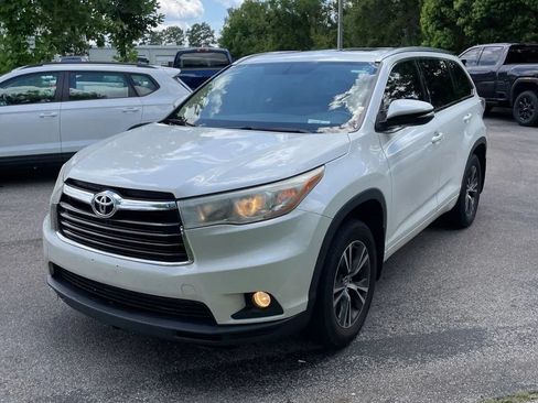Used 2016 Toyota Highlander XLE AWD/4WD image 1