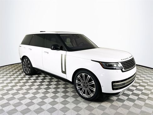 Used 2023 Land Rover Range Rover SE image 1