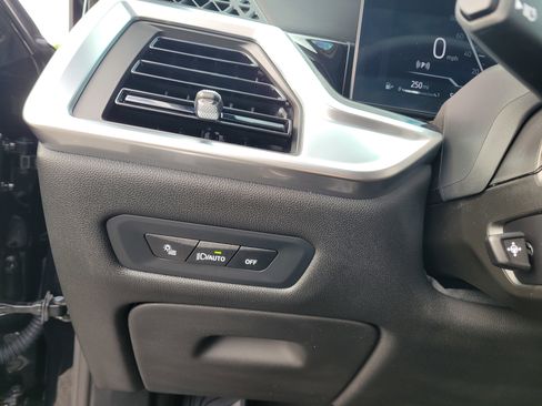 Used 2026 BMW X5 xDrive40i w/ Executive Package image 18