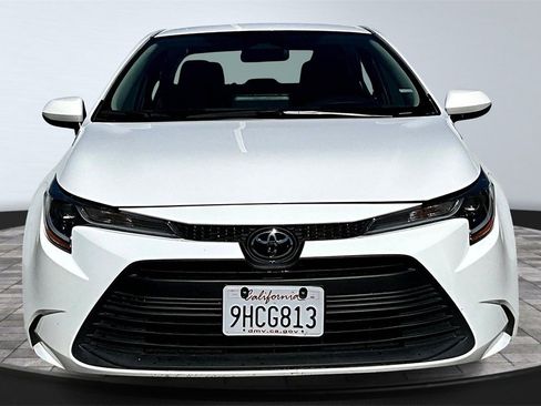 Used 2023 Toyota Corolla LE image 3