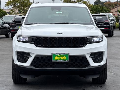 New 2025 Jeep Grand Cherokee Laredo image 11