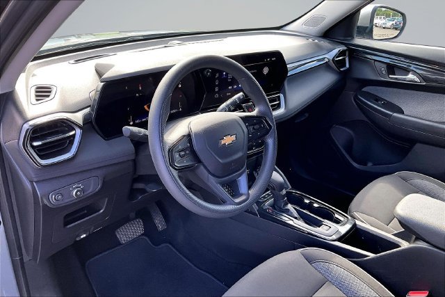 Used 2025 Chevrolet TrailBlazer LT AWD/4WD image 15