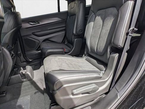 New 2025 Jeep Grand Cherokee L Altitude image 16