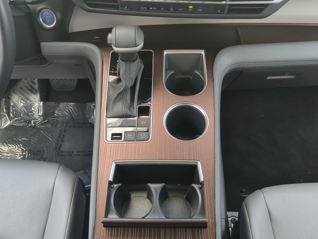 Certified 2024 Toyota Sienna XLE FWD image 22