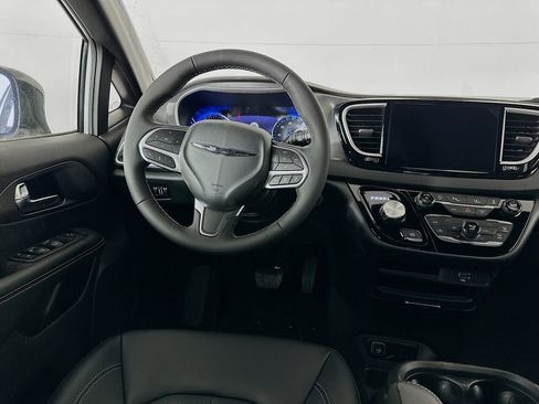 New 2026 Chrysler Voyager LX FWD image 28