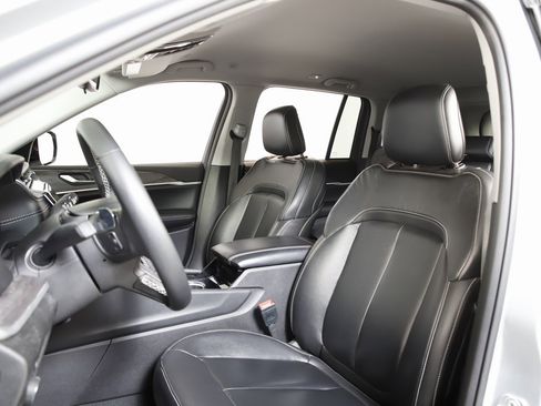 Used 2022 Jeep Grand Cherokee Limited image 24