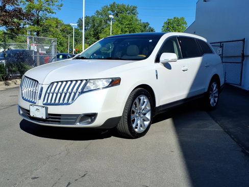 Used 2011 Lincoln MKT 2WD w/ 101A Rapid Spec Order Code image 3