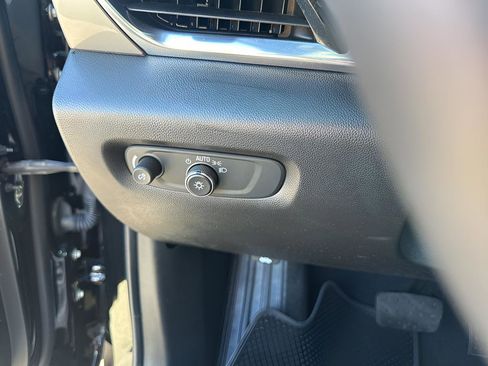 Used 2023 Chevrolet Traverse LT image 29