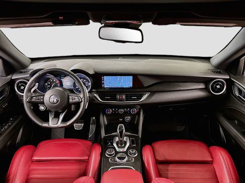 Used 2023 Alfa Romeo Stelvio Sprint AWD/4WD image 9