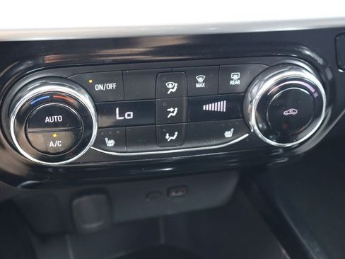 Used 2025 Chevrolet Trax LT w/ LT Convenience Package FWD image 22