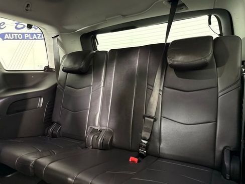 Used 2019 Cadillac Escalade Luxury image 17
