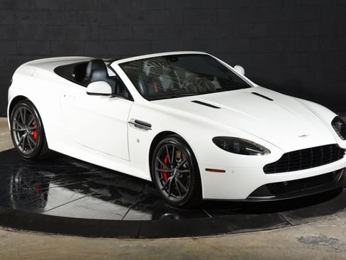 Used 2015 Aston Martin V8 Vantage GT RWD image 22