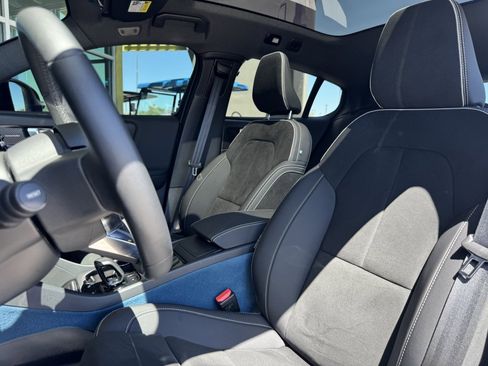 Used 2023 Volvo C40 P8 Recharge Ultimate image 34