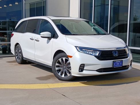 Used 2024 Honda Odyssey EX-L image 2