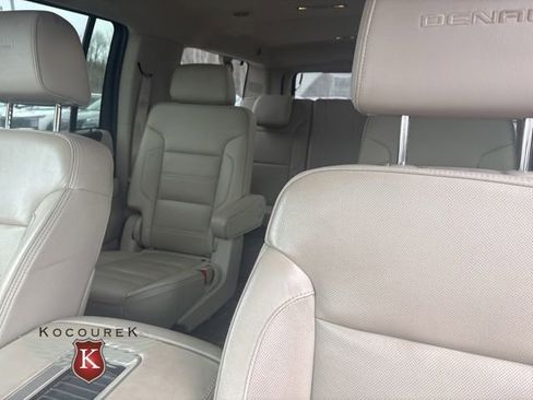 Used 2016 GMC Yukon XL Denali image 5
