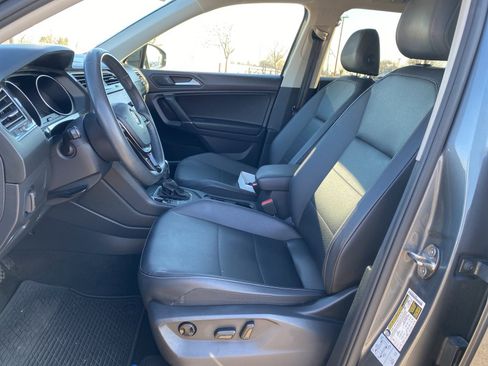 Used 2020 Volkswagen Tiguan SE w/ Panoramic Sunroof Package image 7