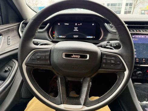 Used 2023 Jeep Grand Cherokee Limited w/ Black Appearance Package image 15